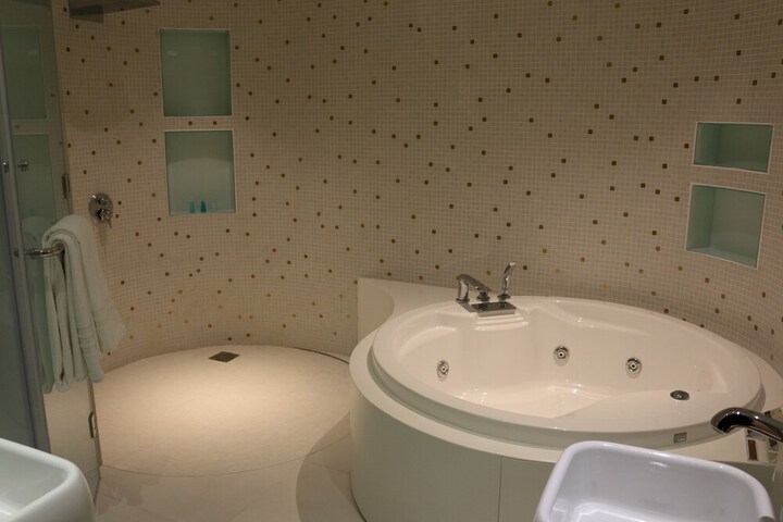 Room 36 of 71