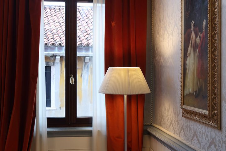 Room 215 of 290