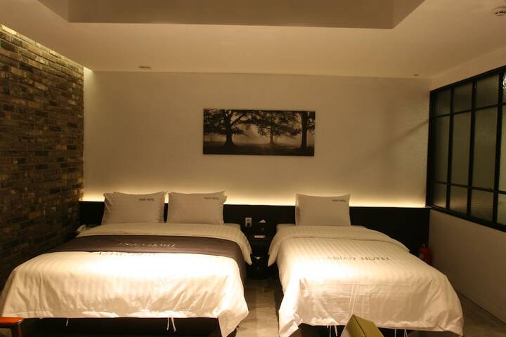 Room 18 of 32