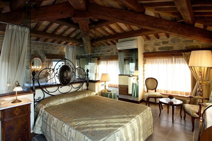 Room 4 of 30