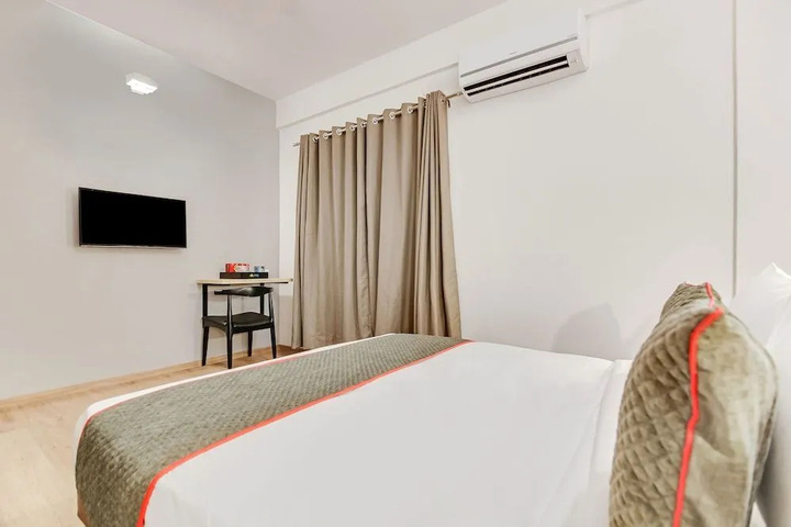 Room 2 of 18