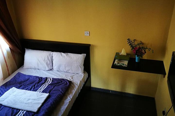 Room 9 of 39