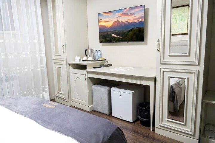 Room 18 of 25