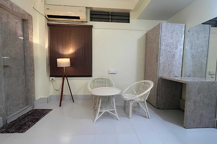Room 9 of 19