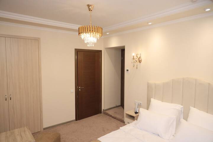Room 6 of 32