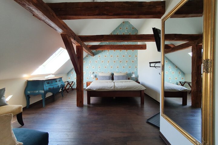 Room 5 of 171