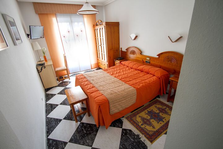 Room 5 of 16