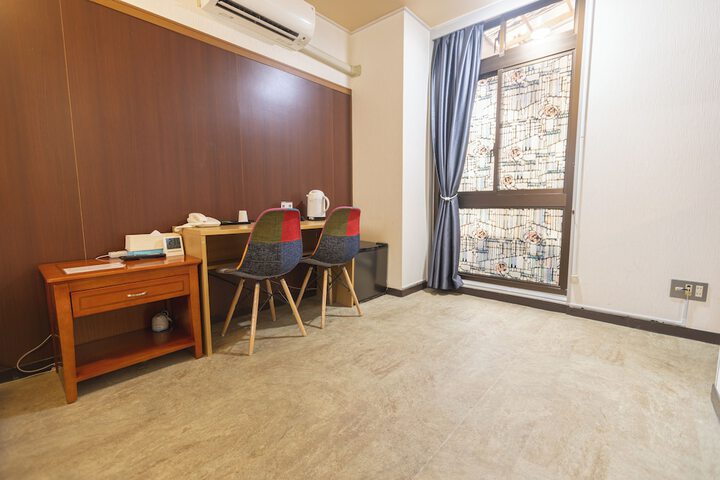 Room 10 of 128