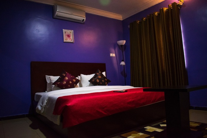 Room 12 of 68