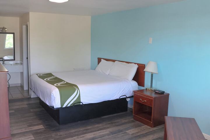 Room 4 of 17