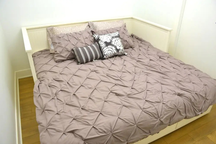 Room 2 of 20