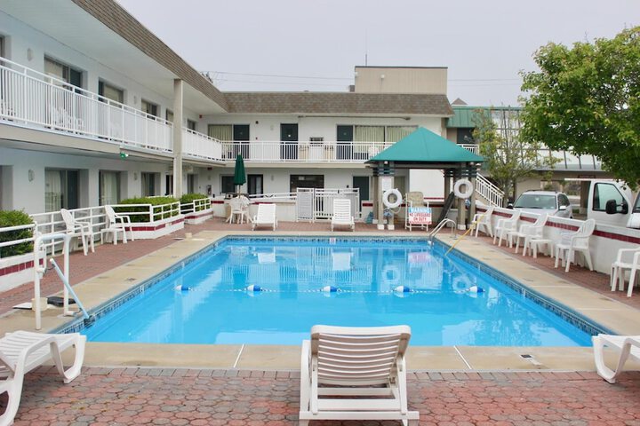 Pool 10 of 13