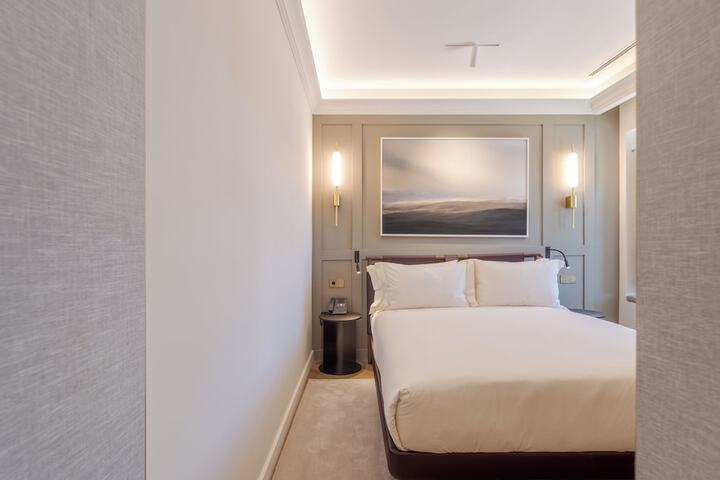 Room 6 of 80