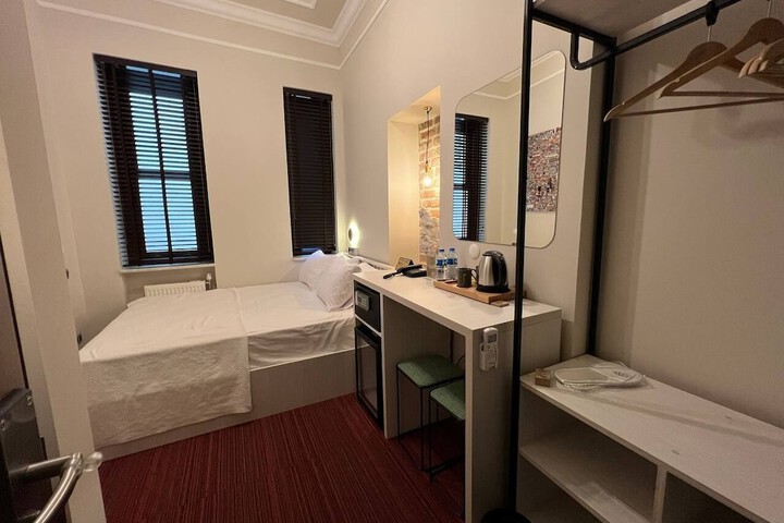 Room 15 of 47
