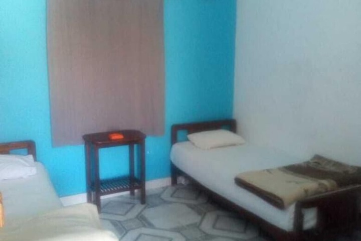 Room 4 of 33
