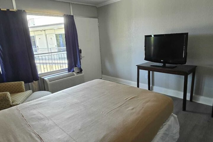 Room 11 of 66
