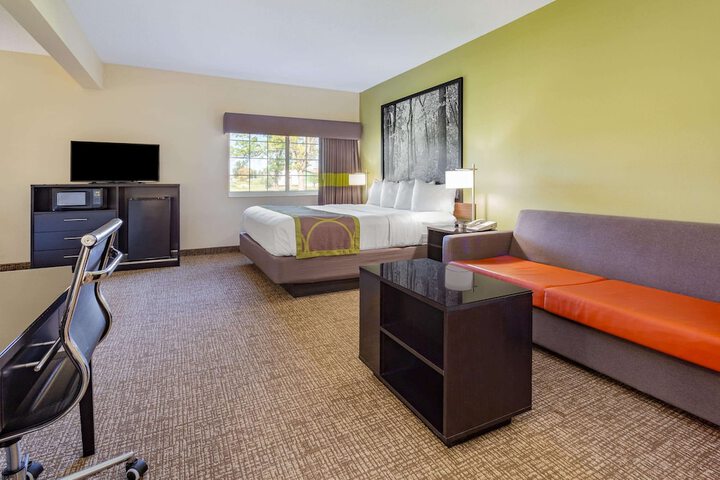 Room 10 of 27