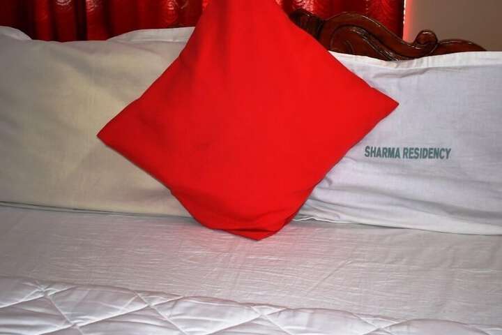 Room 8 of 9