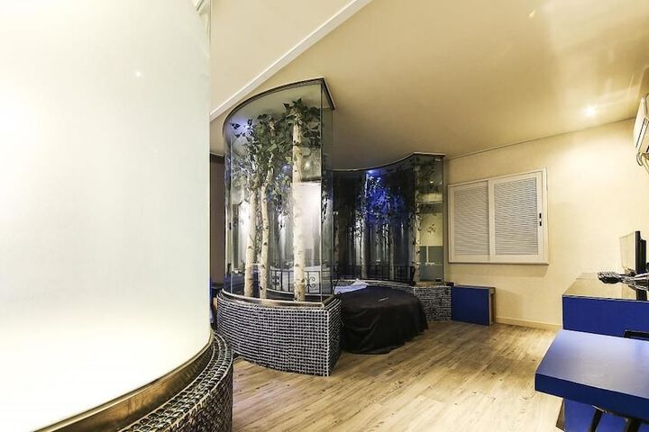 Room 10 of 57