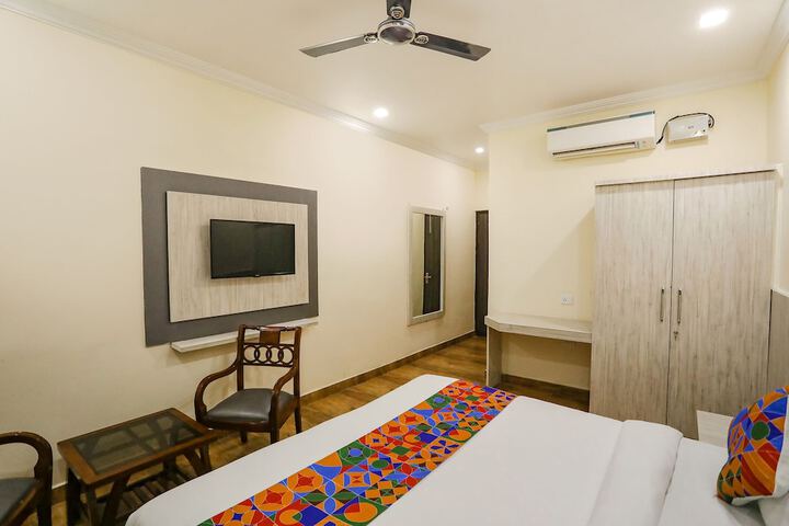 Room 27 of 37
