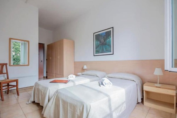Room 10 of 61