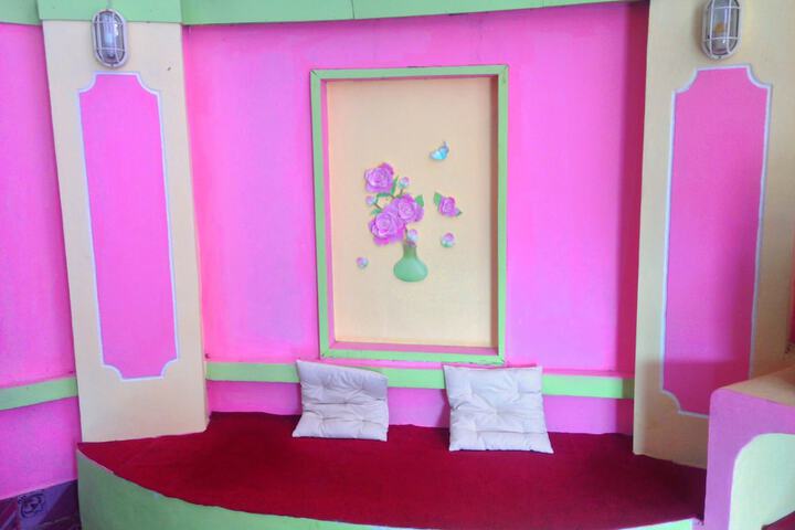 Room 27 of 74