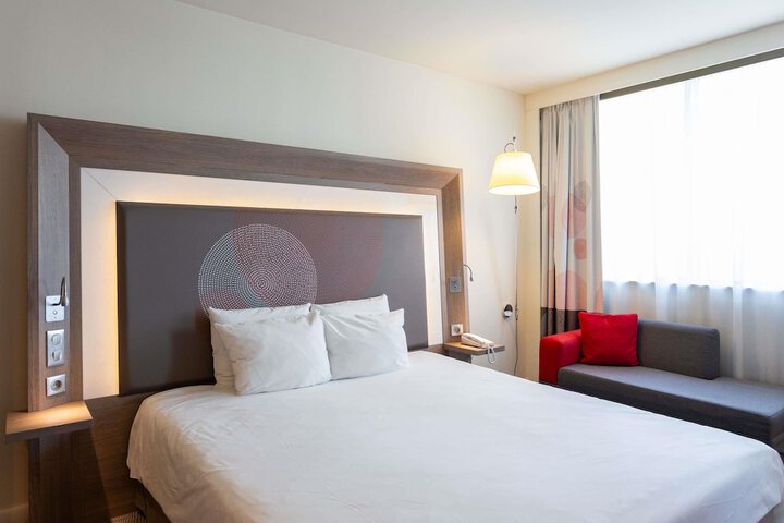 Room 16 of 216
