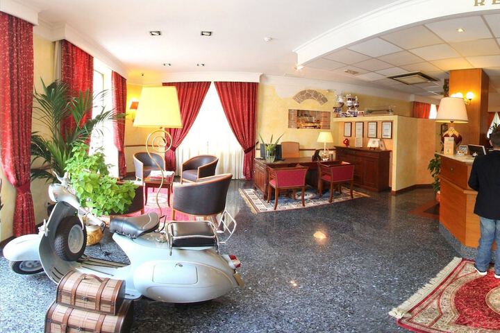 Entrance & Lobby