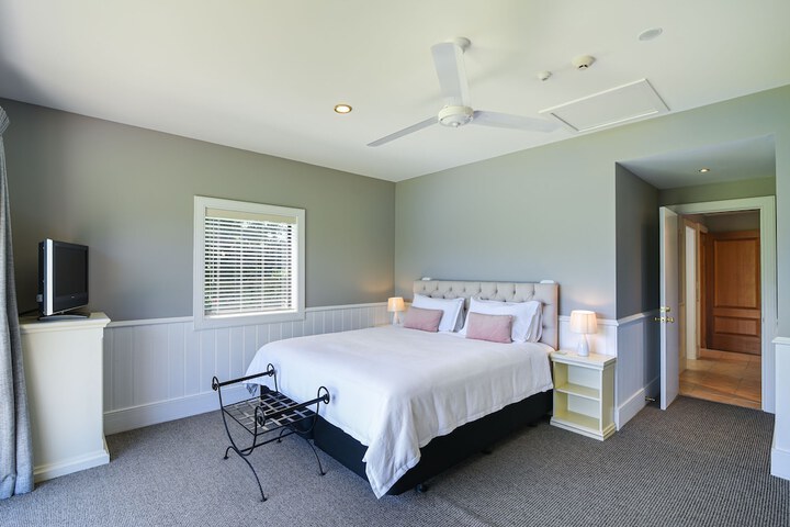 Room 11 of 44