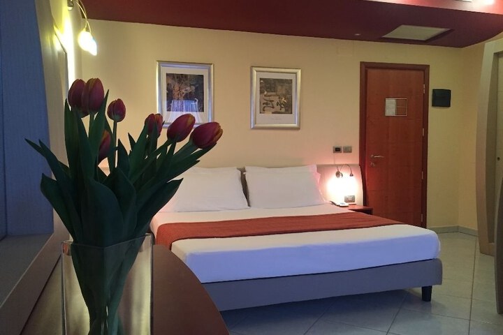 Room 5 of 28