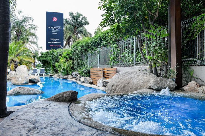 Pool 112 of 301