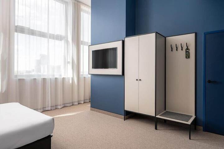 Room 32 of 96