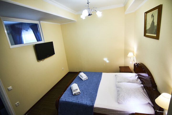 Room 16 of 34