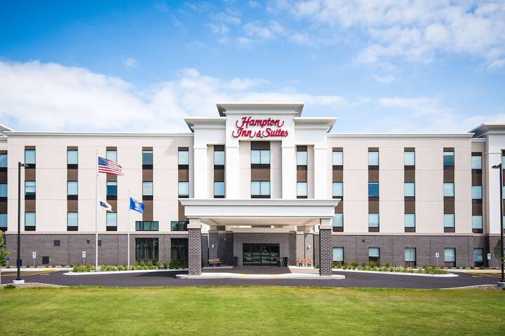 Hampton Inn &  Suites at Wisconsin Dells Lake Delton in Baraboo, WI