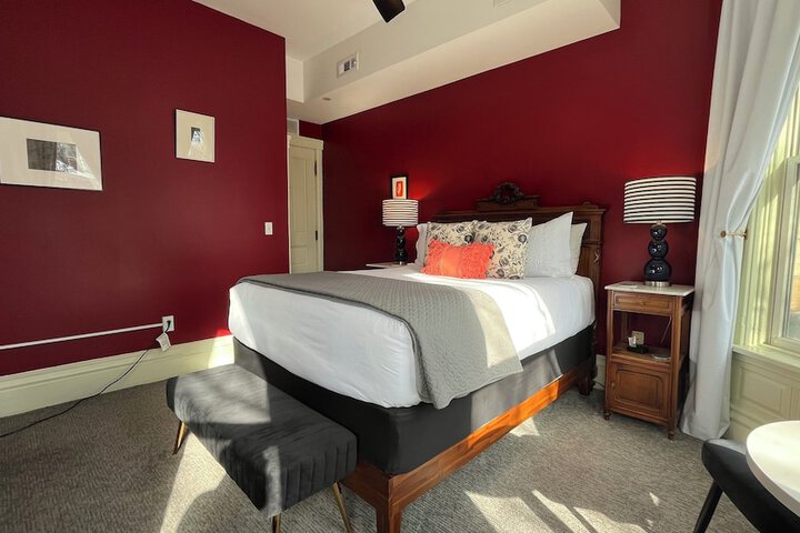 Room 5 of 32