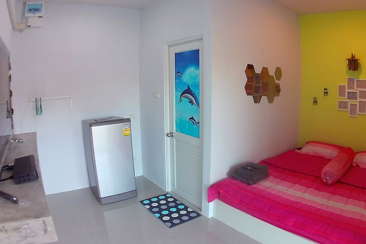 Room 7 of 18
