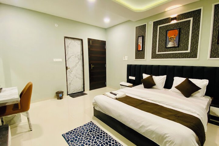 Room 8 of 40