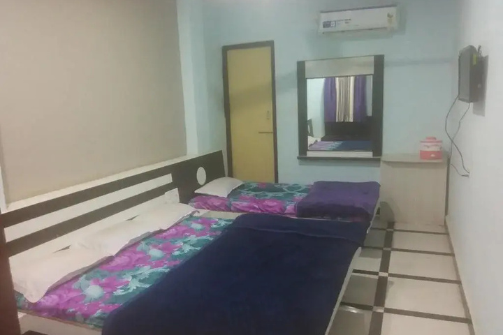 Room 4 of 10