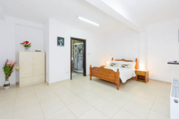 Room 8 of 20