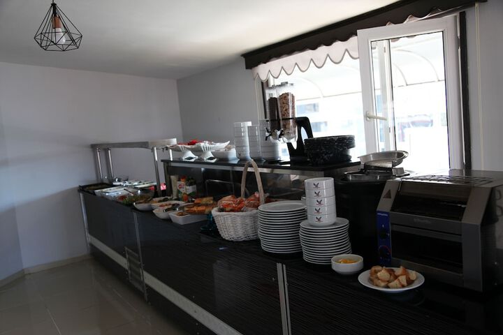 Dining 36 of 43