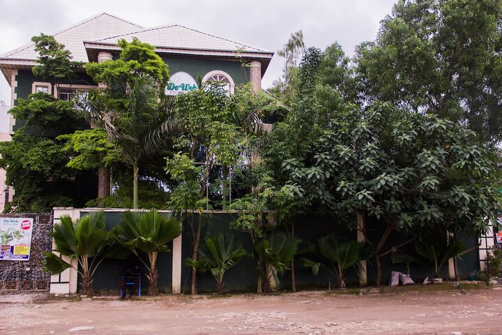 De Web Hotel & Lodge