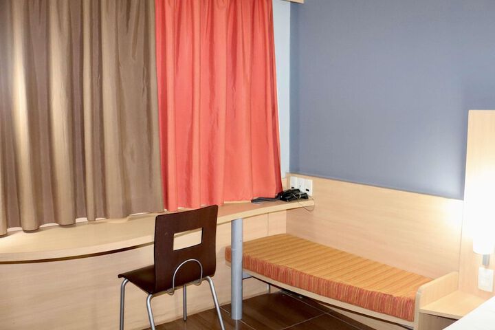 Room 16 of 62