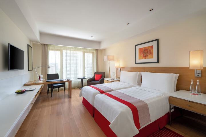 Room 34 of 136