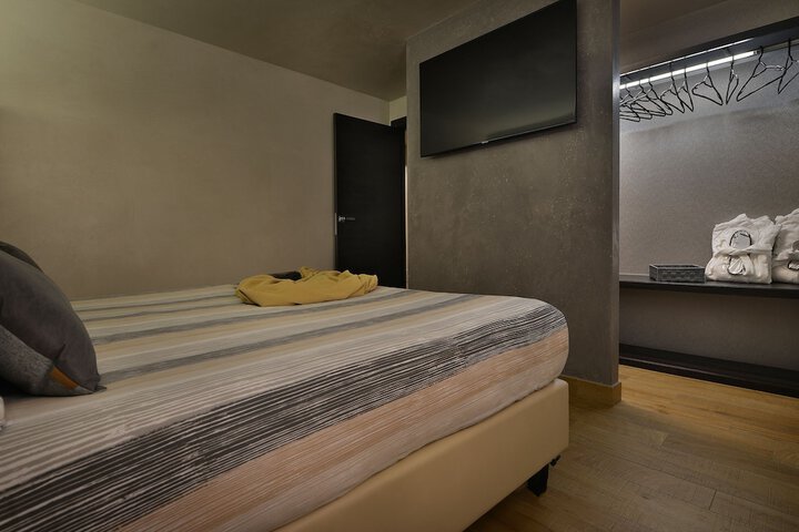 Room 76 of 211