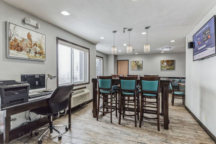 Business Center 19 of 22