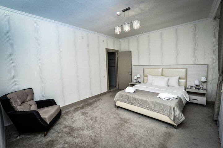 Room 4 of 52