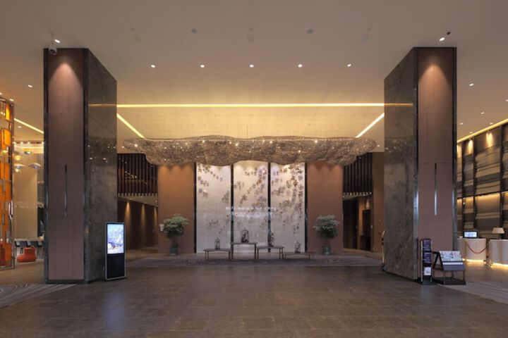 Entrance & Lobby