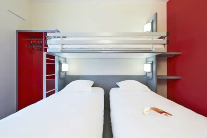 Room 3 of 38