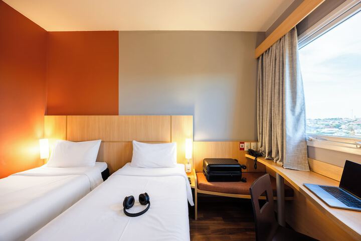 Room 14 of 64