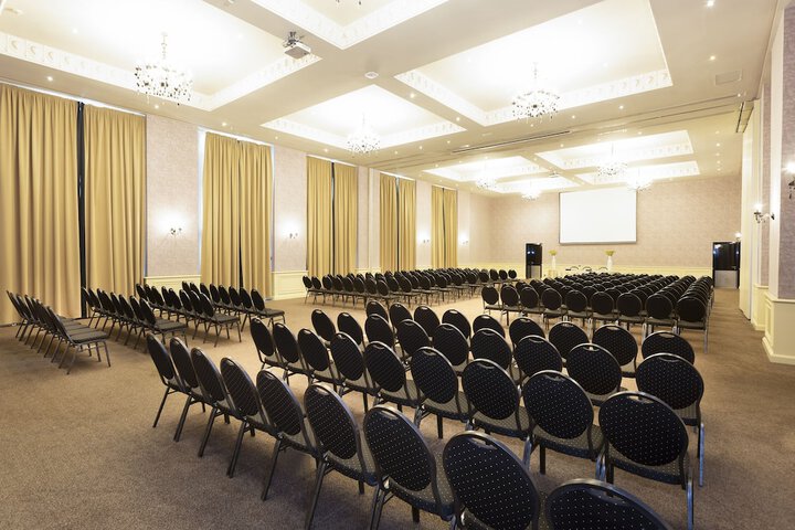 Ballroom/Hall 36 of 43